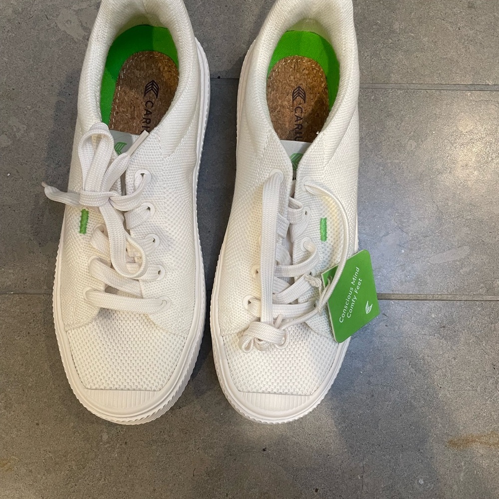 Cariuma Tennis Shoes